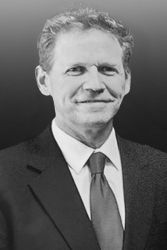 Andrew J. Peach attorney photo